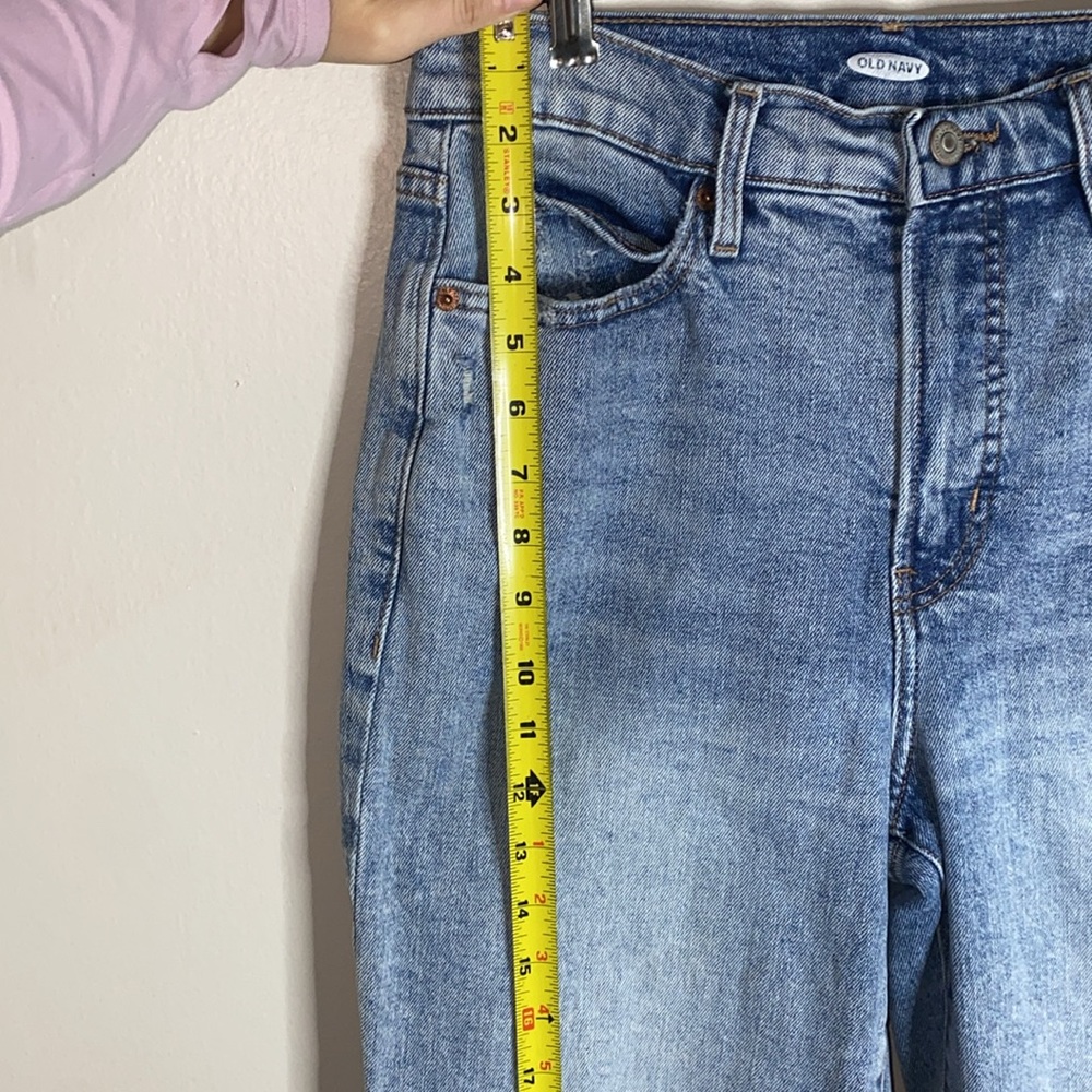 🛍️Light wash jeans with built in hole! - Picture 3 of 9